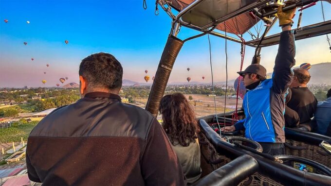 CDMX: Balloon Flight & Guided Teotihuacan & Guadalupe Shrine - Basilica of Guadalupe