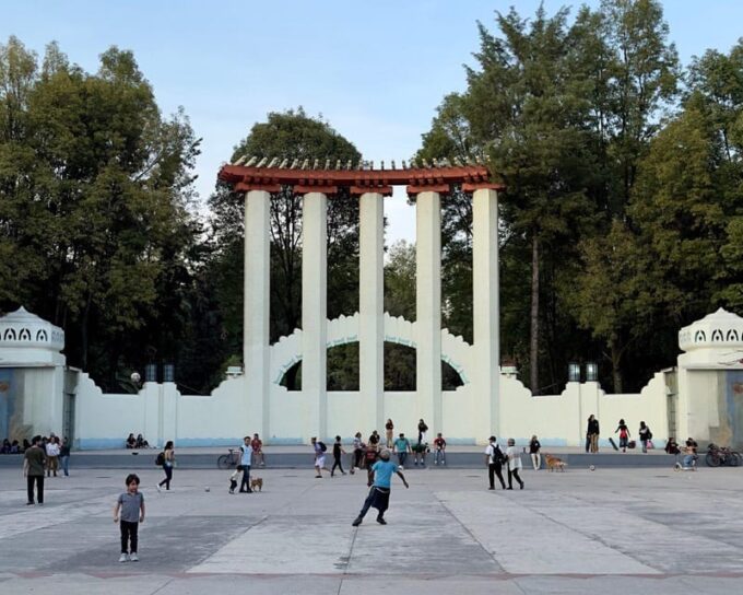 CDMX on Foot: Discover and Learn Art Deco Architecture - Recommended Attire