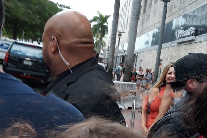 Celebrity VIP Paparazzi Experience (Famous Me Now) - Key Points