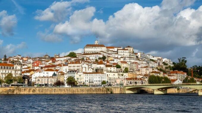 CENTER PORTUGAL: TOUR FD COIMBRA>FATIMA MERCEDES V EXT LONG - Fatimas Religious Significance