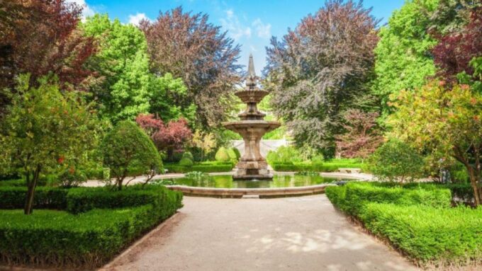CENTER PORTUGAL: TOUR FD COIMBRA>FATIMA MERCEDES V EXT LONG - Tour Booking and Cancellation