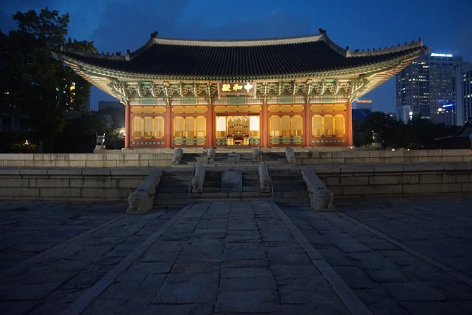 Central Seoul Evening Tour Including Deoksu Palace, Seoul Plaza and Dongdaemun Market - Seoul Plaza