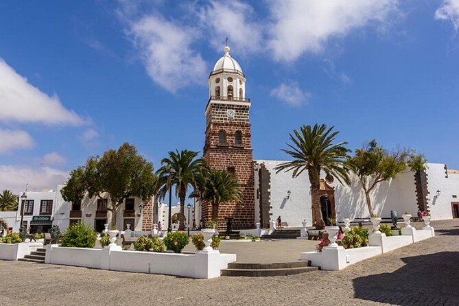 César Manrique: Northern Lanzarote Guided Tour - Scenic Views and Landmarks