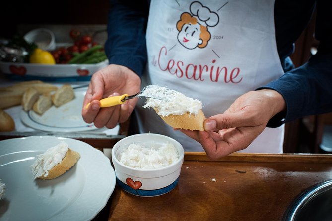 Cesarine: Market Tour & Cooking Class at Locals Home in Venice - Local Market Exploration