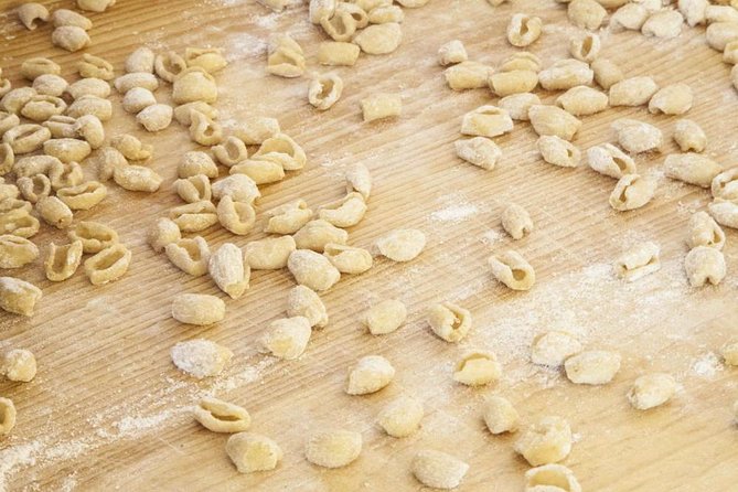 Cesarine: Market Tour & Home Cooking Class in Bari - Hands-on Culinary Instruction