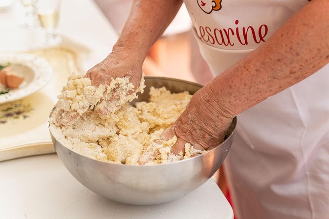 Cesarine: Pizza & Tiramisu Class at a Locals Home in Pescara - Aperitivo and Celebratory Feast