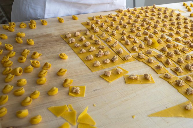 Cesarine: Small Group Tortellini Class at Locals Home in Bologna - Participant Experience