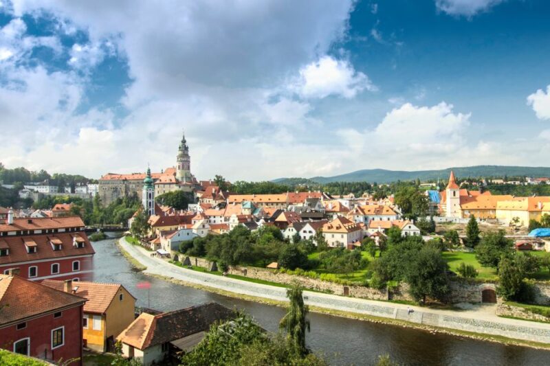 Cesky Krumlov: First Discovery Walk and Reading Walking Tour - App and Navigation