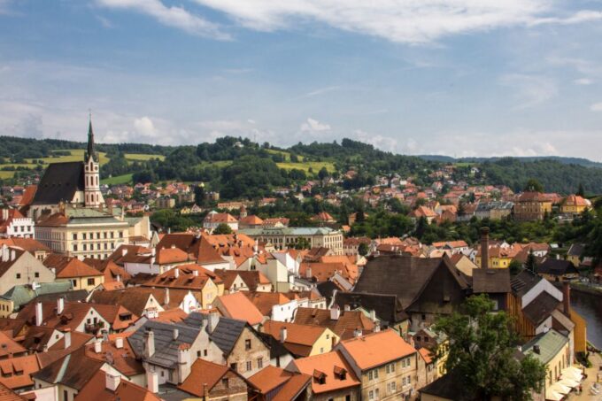Cesky Krumlov: First Discovery Walk and Reading Walking Tour - Artistic Gems and Galleries