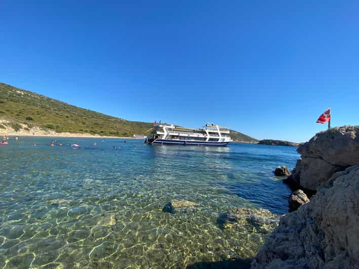 Cesme: Islands and Bays Boat Trip With BBQ Lunch - Lunch and Dining