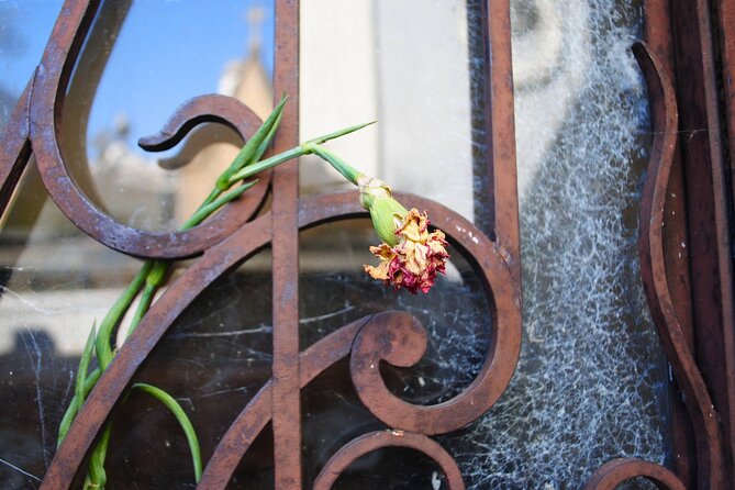 Chacarita Walking Tour - Spooky Cemetery Experience - Exploring Chacarita Cemetery