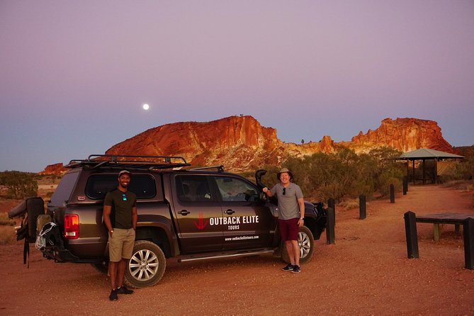 Chambers Pillar and Rainbow Valley 1 Day 4WD Tour - Small-group Adventure