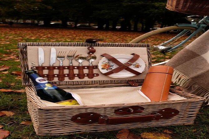 Champagne Picnic Hamper for 2 With Retro Bicycles Manchester - Convenient Meeting and Logistics