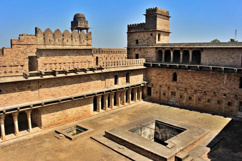 CHANDERI EXCURSION FROM JHANSI - Raja Mahal