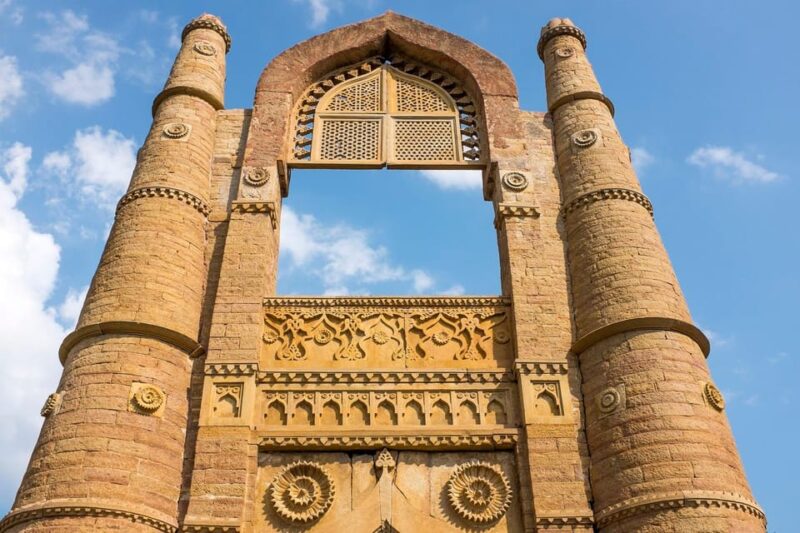 CHANDERI EXCURSION FROM JHANSI - Badal Mahal Gate