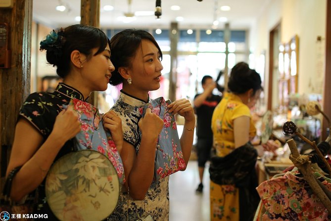 Changing Cheongsam in Dadaocheng, Taipei City - Local Customary Attire