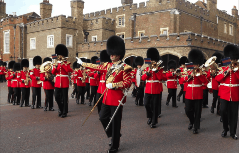 Changing of the Guard at Buckingham Palace - Tour Experience