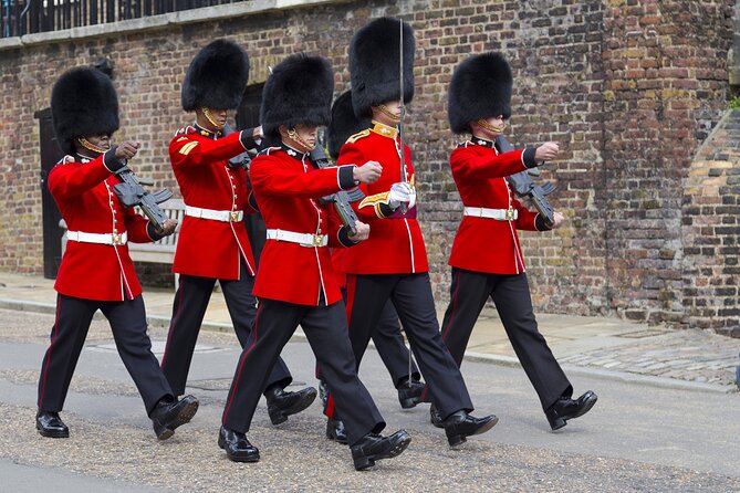 Changing of the Guard Ceremony & Central London Food Tour - Historic Pub Near Trafalgar Square