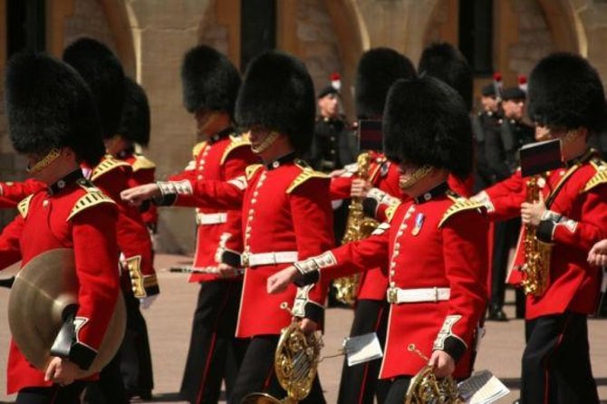 Changing of the Guard Guided Walking Tour in London - Just The Basics