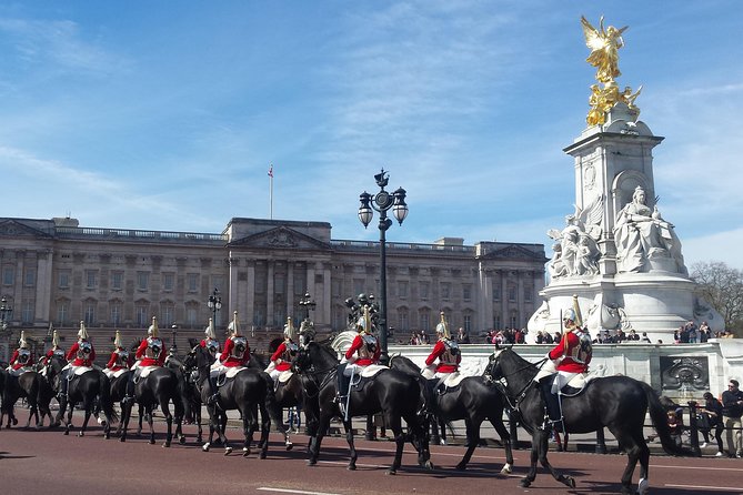 Changing of the Guard Guided Walking Tour in London - Exploring Londons Royal Heritage
