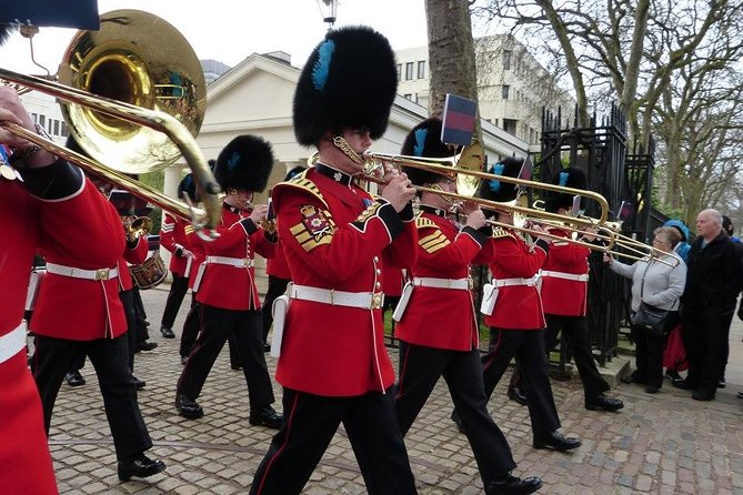 Changing of the Guard Guided Walking Tour in London - Group Size and Weather Conditions