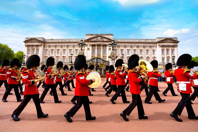 Changing of the Guard Walking Tour Experience - Maximum Group Size