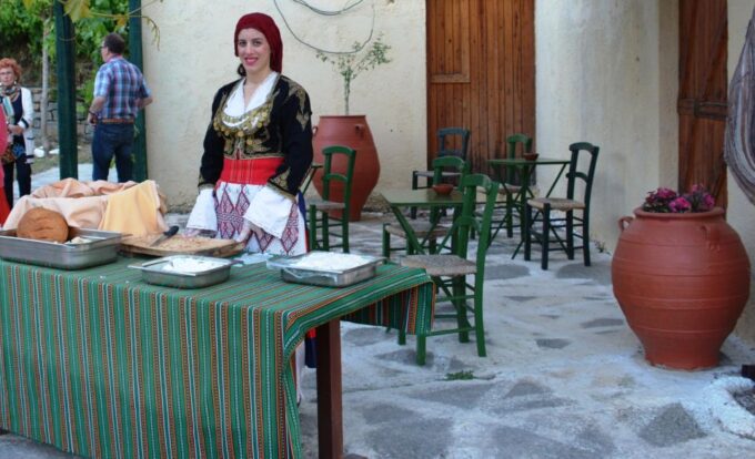 Chania: Cretan Folklore Night With Buffet and Transfer - Inclusion and Exclusion