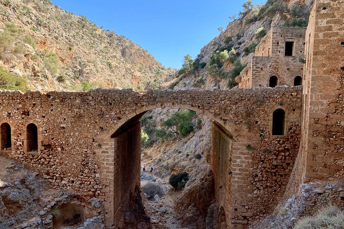 Chania: Hiking Through History and Hidden Gems at Katholiko Bay - Traveler Experiences and Feedback