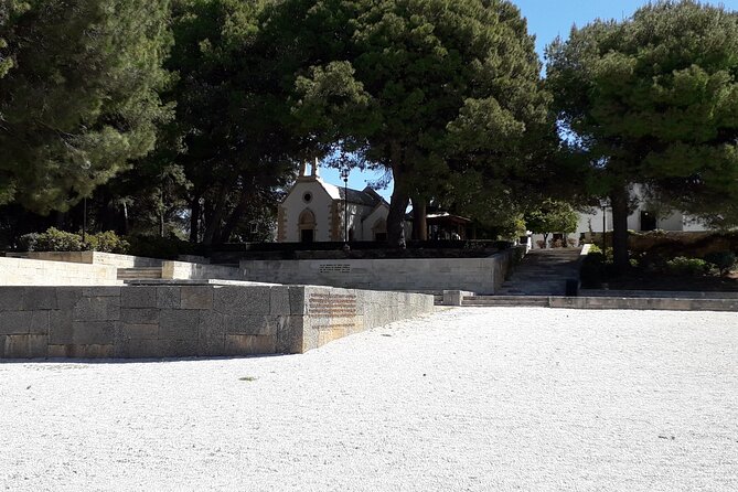 Chania Old Town, Public Market and Chrisopigi Monastery Tour - Visiting the Public Market