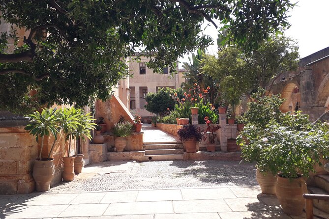 Chania: Old Town, Public Market, Hill of Prophet Elias, Agia Triada - Getting to the Tour