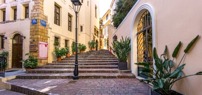 Chania: Private Guided Food and Wine Walking Tour With Lunch - Shopping and Sightseeing