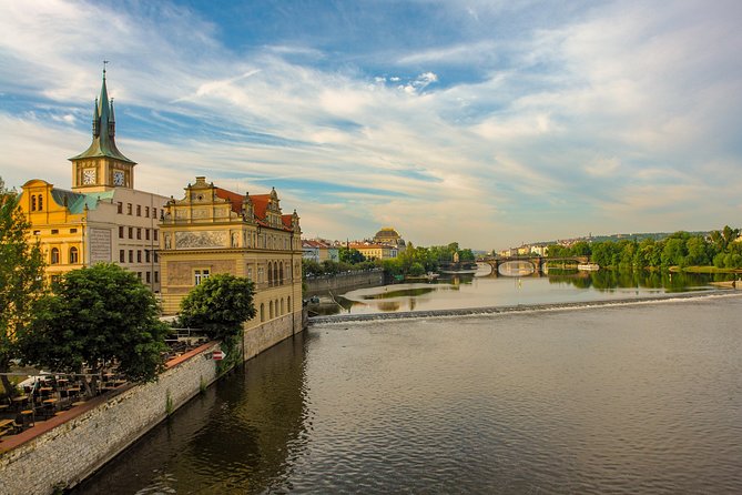 Charles Bridge: SELF-GUIDED WALKING TOUR (Prague) - Participant Ratings and Reviews