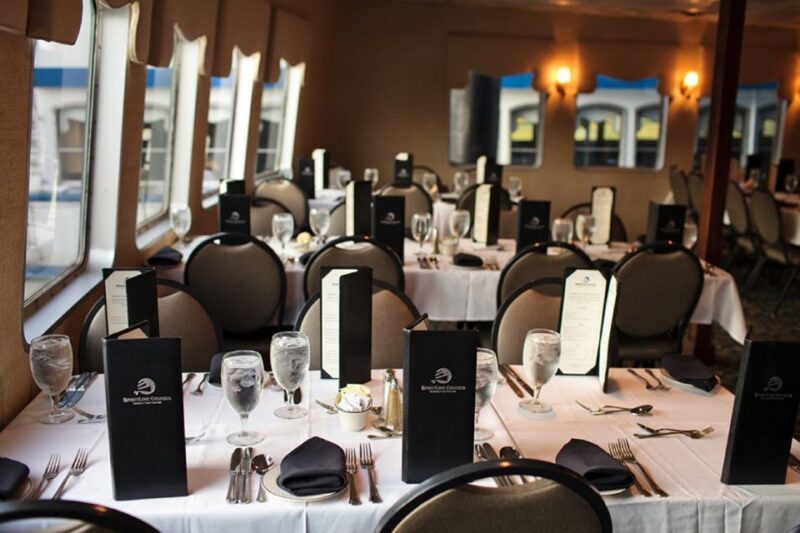 Charleston: Luxury Harbor Dinner Cruise - Onboard Amenities and Entertainment