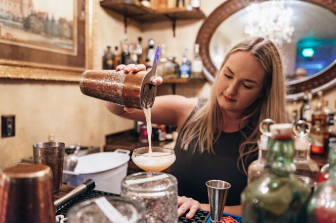 Charleston: Speakeasy Sagas Prohibition Pub Crawl - Notable Speakeasies and Cocktail Lounges
