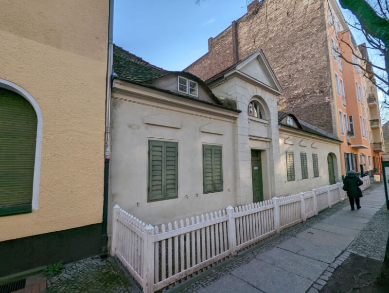 Charlottenburg: 2-Hour City Walking Tour - Accessibility and Cancelation