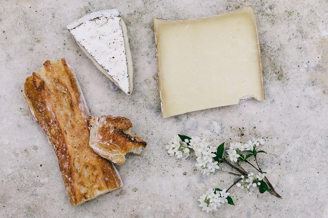 Charming Gouda Walking Tour: History, Architecture & Cheese - Exploring Goudas Historic Sights