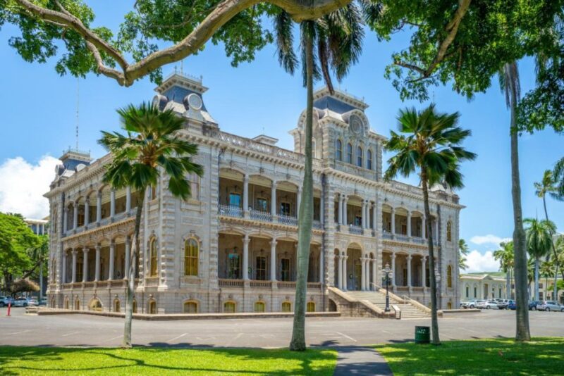 Charms of Honolulu Walking Tour for Couples - Hawaii State Capitol