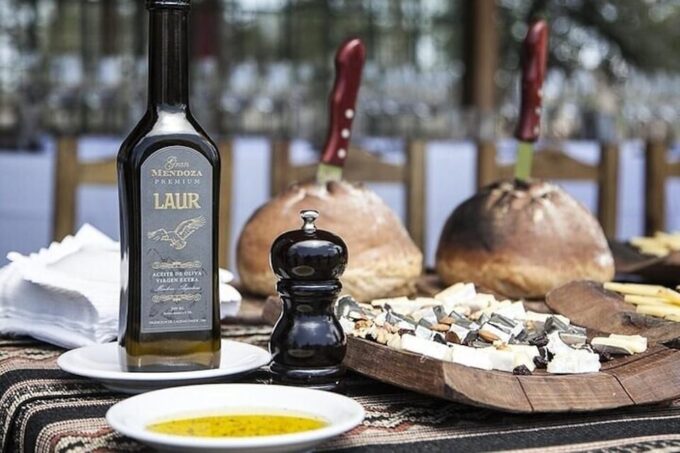 Charms of Mendoza Private Tour 3 Wineries With Paired Lunch - Lunch Pairing