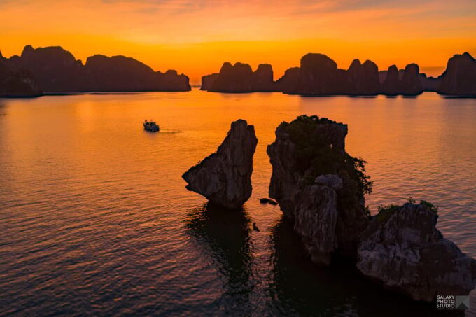 Charter Yacht: Enjoy the Breathtaking Sunset on Ha Long Bay - Yacht Amenities and Facilities