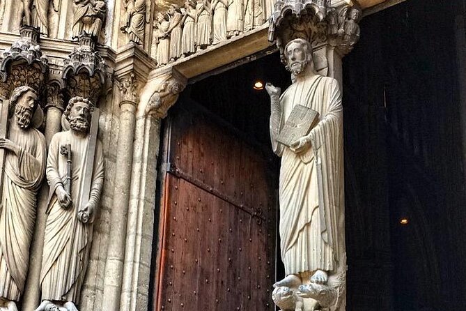 Chartres and Its Cathedral: 5-Hour Tour From Paris With Private Transport - Guides and Customer Experience