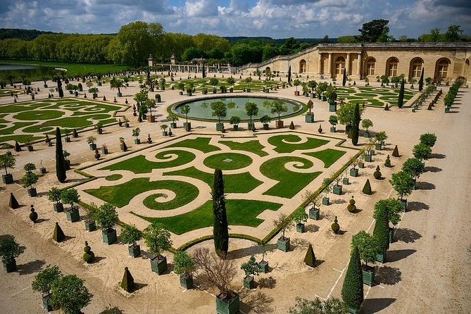 Château of Versailles and Marie Antoinettes Petit Trianon Private Tour - Exploring the Halls of Versailles