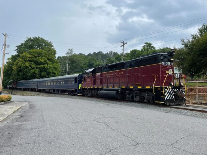 Chattanooga: Derailed Trolley Tour and Train Ride - Explore Chattanoogas Transportation History