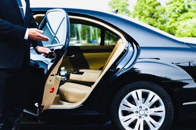 Chauffeur Service For Airport Transfers in London - Included Amenities