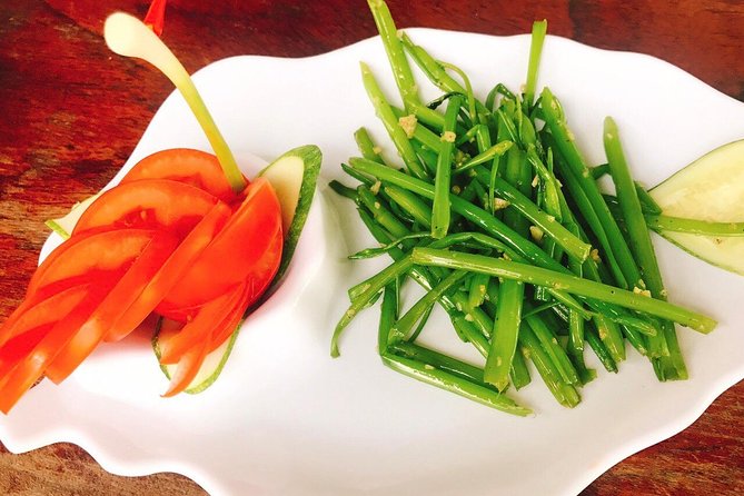 Chef Vu Cooking Class Plus Market Trip in Saigon Center (Pick up by Cyclo) - Visit to Ben Thanh Market