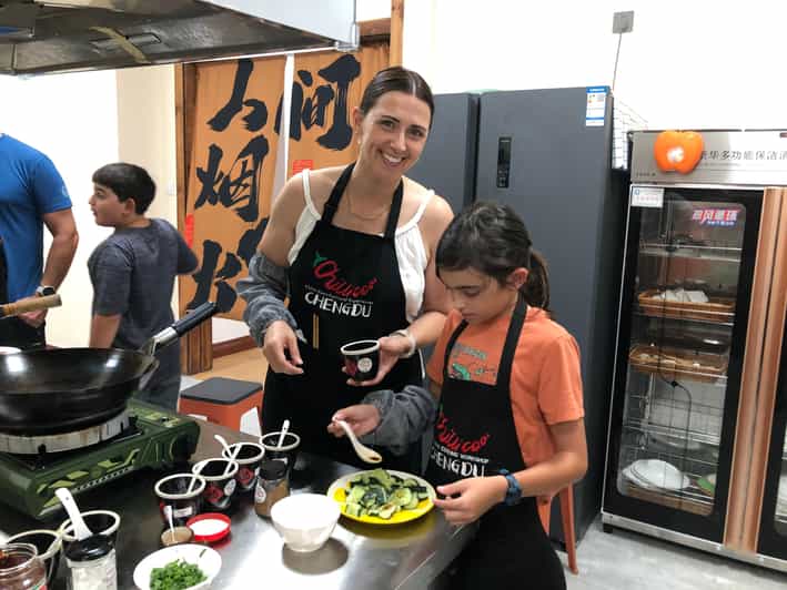 Chengdu: Cooking Class With Fresh Market Half Day Experience - Detailed Itinerary
