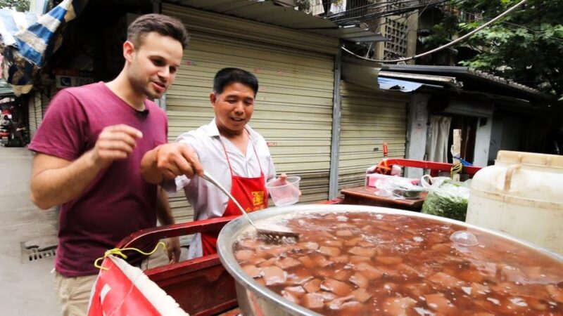 Chengdu Evening Food Tour by Local Guide - Transportation and Logistics