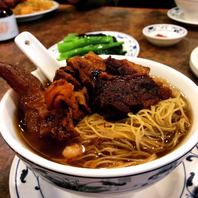Chengdu Evening Food Tour by Local Guide - Indulge in Sichuan Cuisine