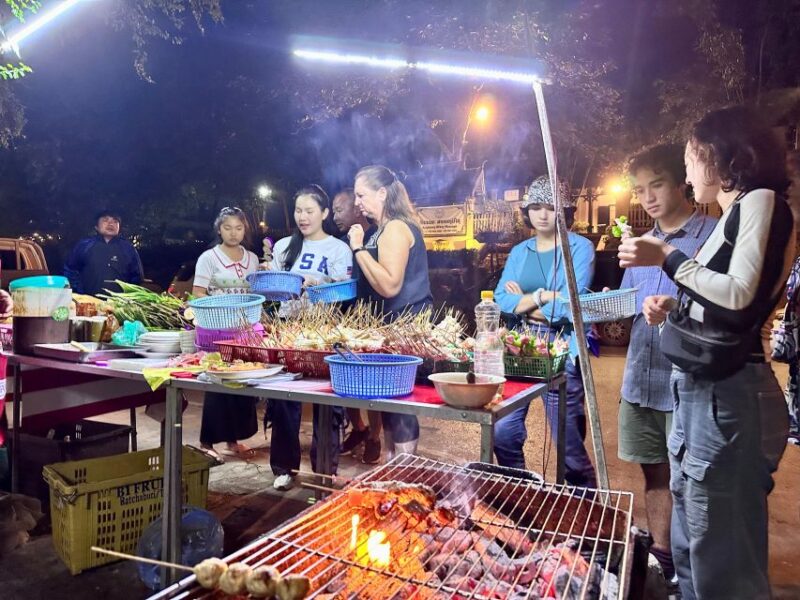 Chengdu Evening Food Walking Tour With Locals - Key Points