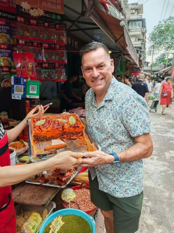 Chengdu Food & Blessings Tour: Market Bites & Temple Fortune - Key Points