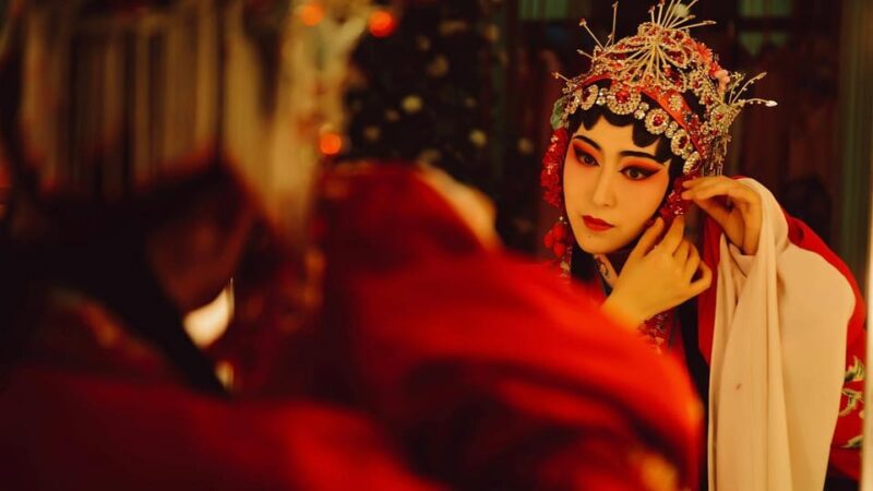 Chengdu: Hot Pot Dinner Sichuan Opera and Local Tea Tasting - Local Interaction and Talk Show